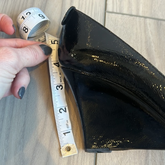 Gucci Black Patent Leather Wedge Round Toe Pumps Size 40 - Picture 10 of 11